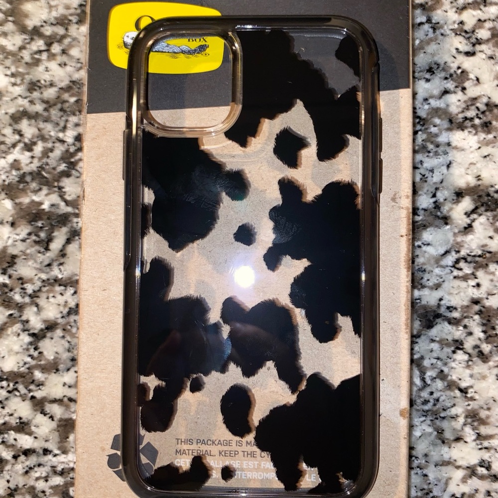 Otterbox Cow Print Symmetry IPhone 11/XR phone case 🐄